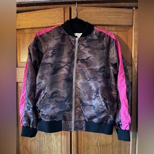 Honey Punch size small zip up camo jacket, size small.